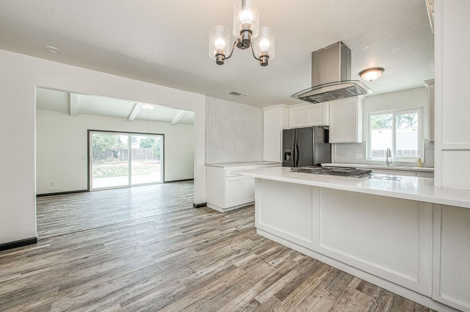 1545 Sunnyside Ave, Clovis, CA 93611