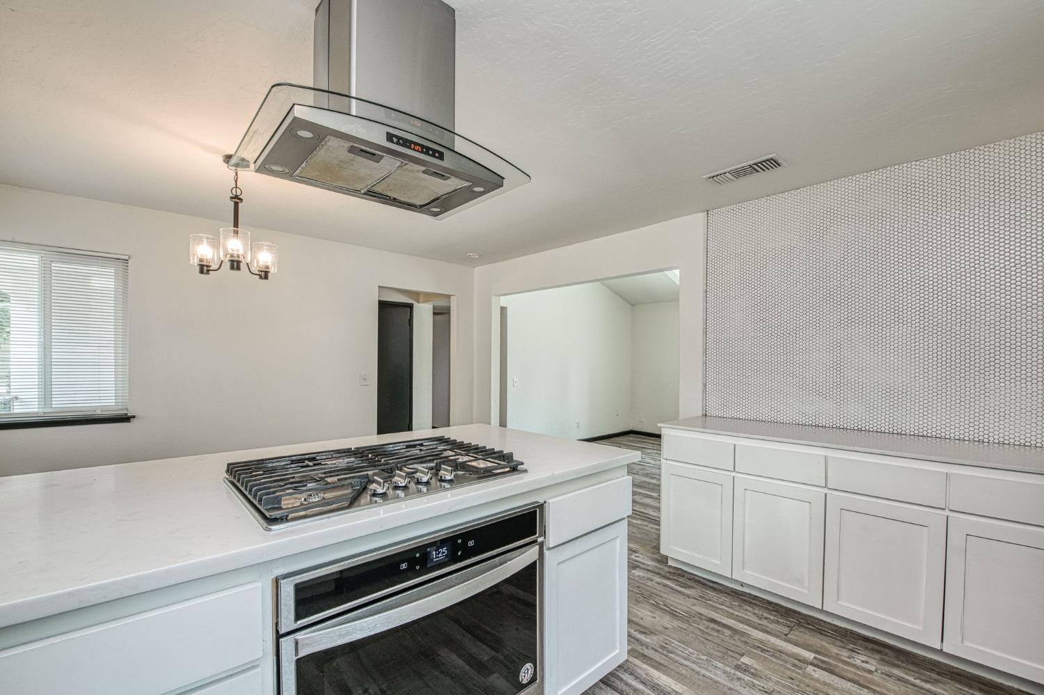 1545 Sunnyside Ave, Clovis, CA 93611
