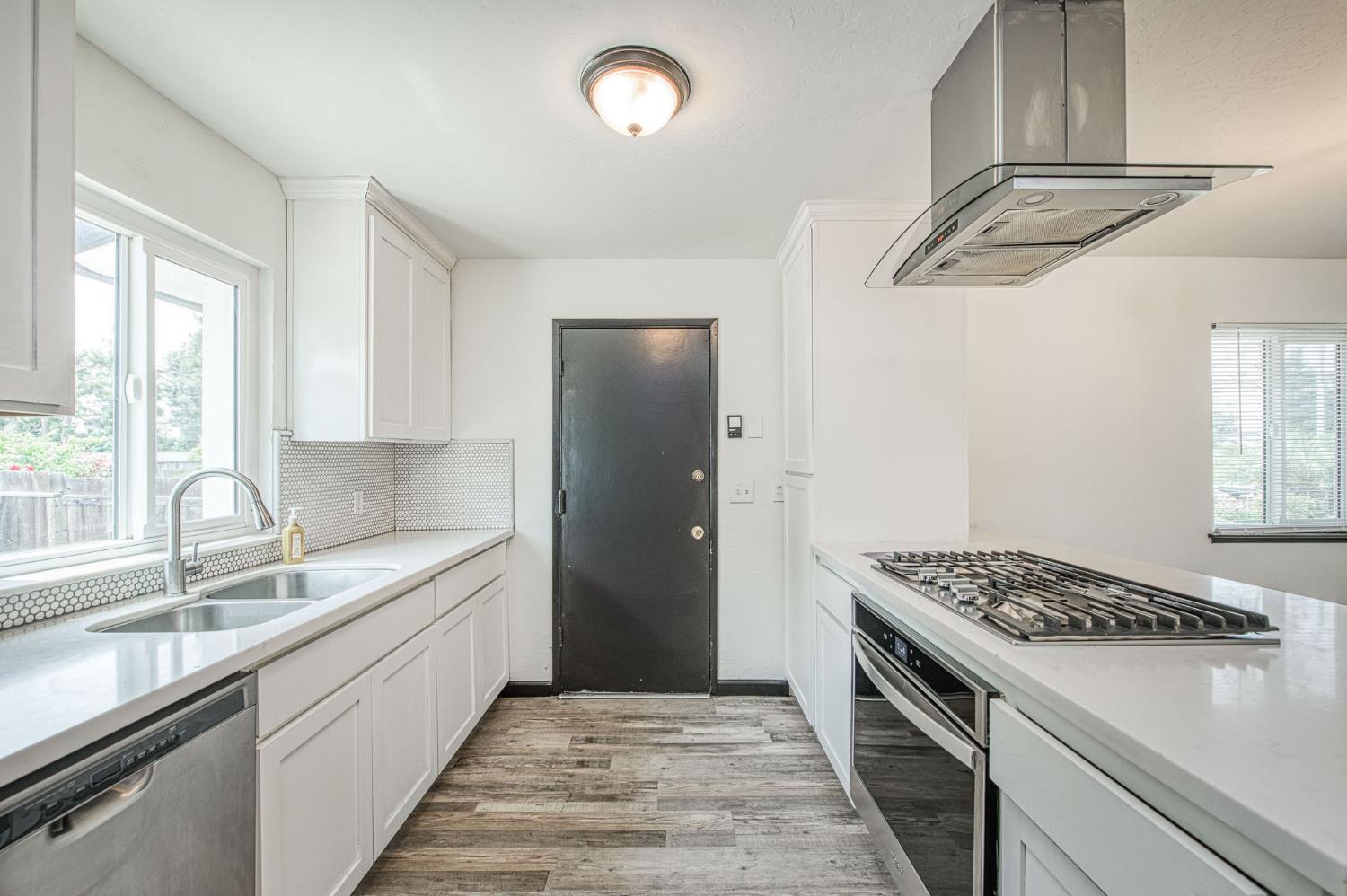 1545 Sunnyside Ave, Clovis, CA 93611