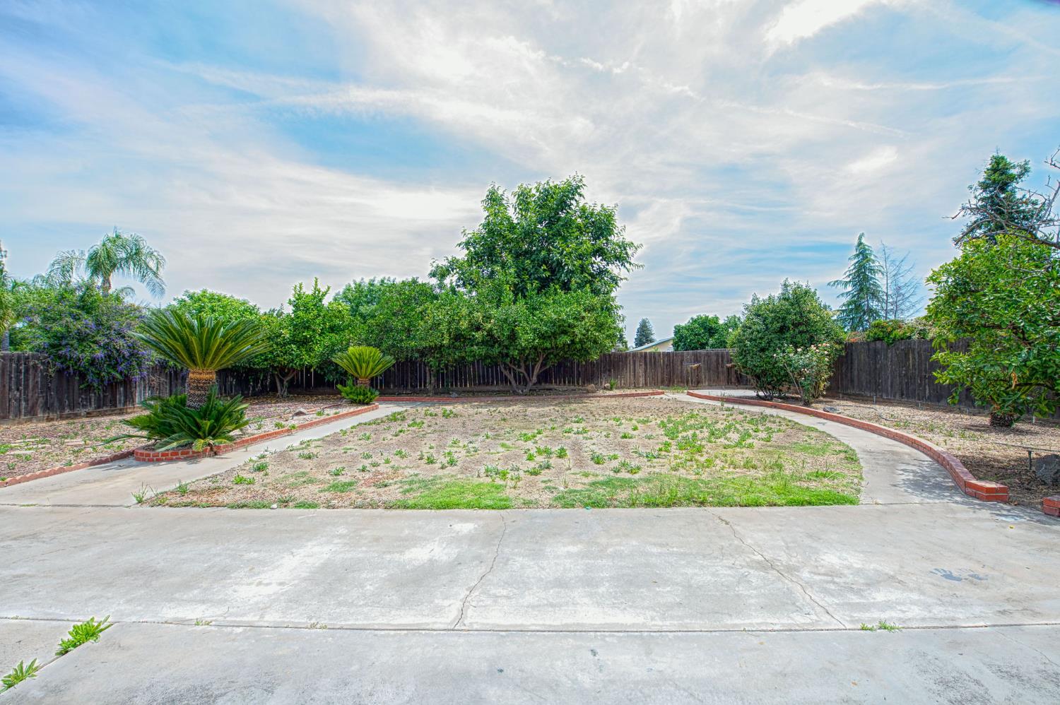 1545 Sunnyside Ave, Clovis, CA 93611