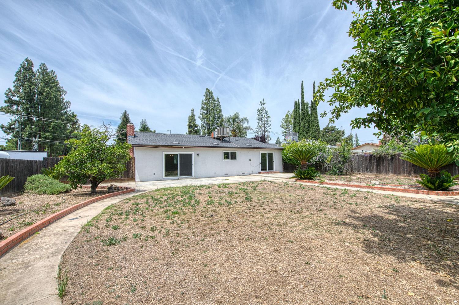 1545 Sunnyside Ave, Clovis, CA 93611