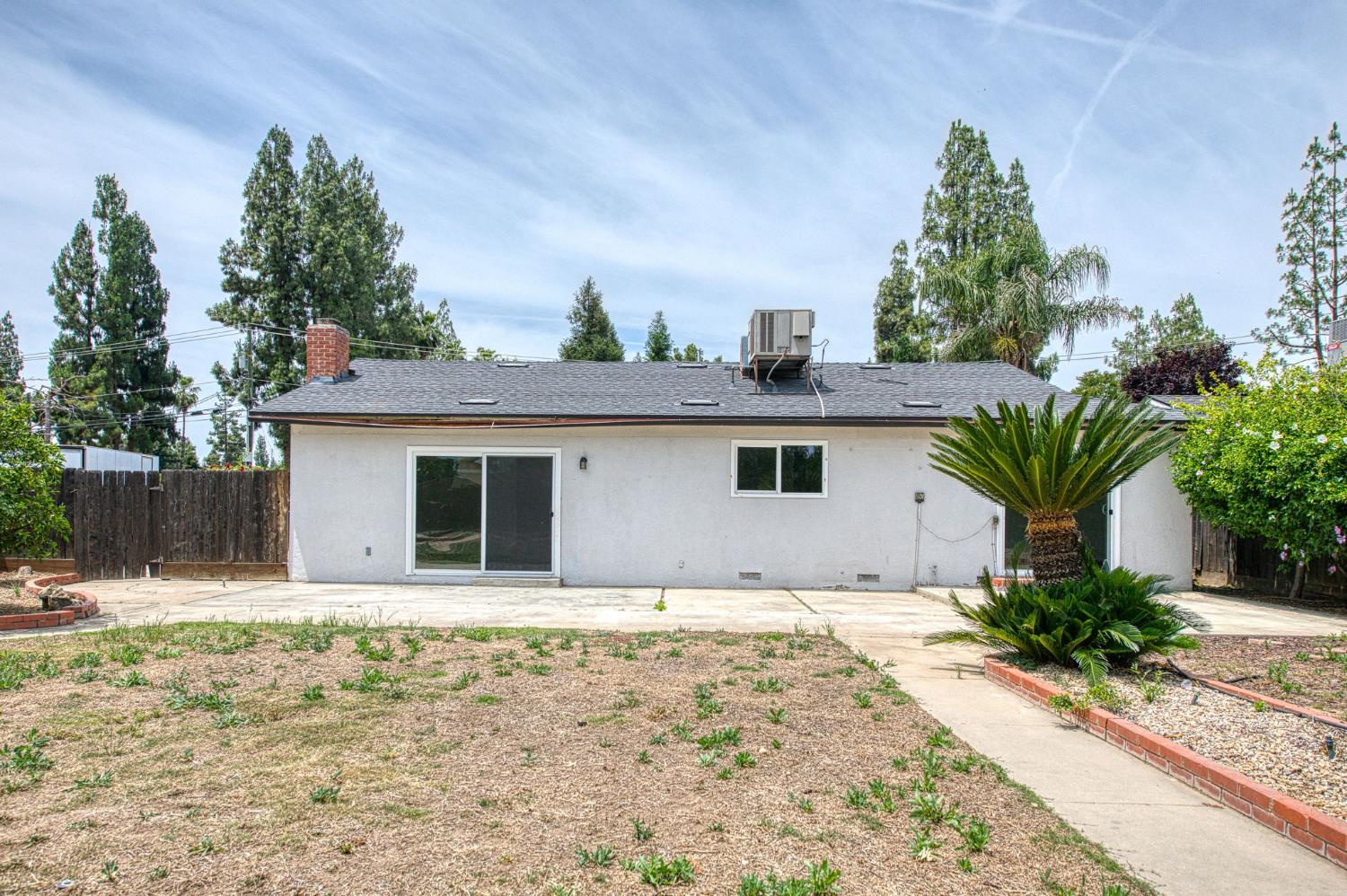 1545 Sunnyside Ave, Clovis, CA 93611