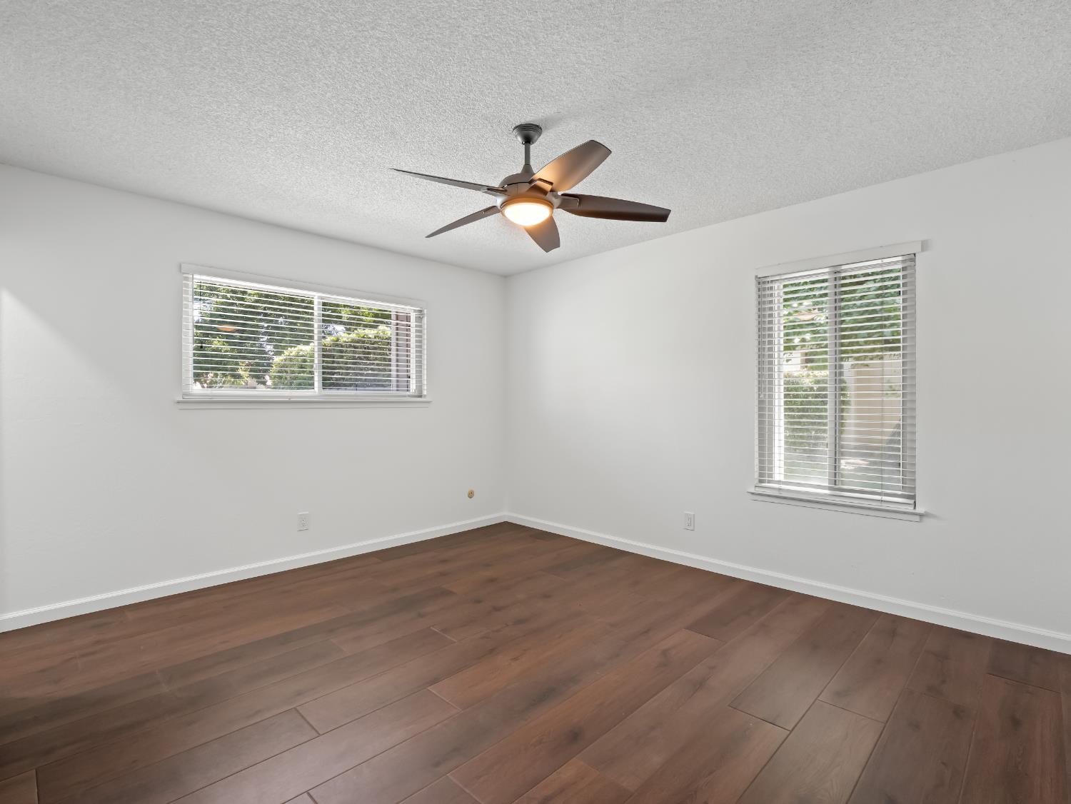 1872 Cougar Ln, Clovis, CA 93611