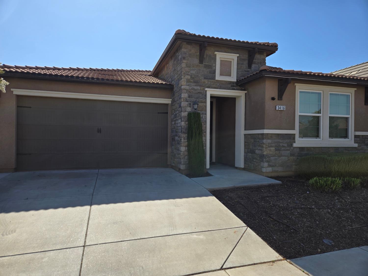 3416 Carmelita Ave, Clovis, CA 93619
