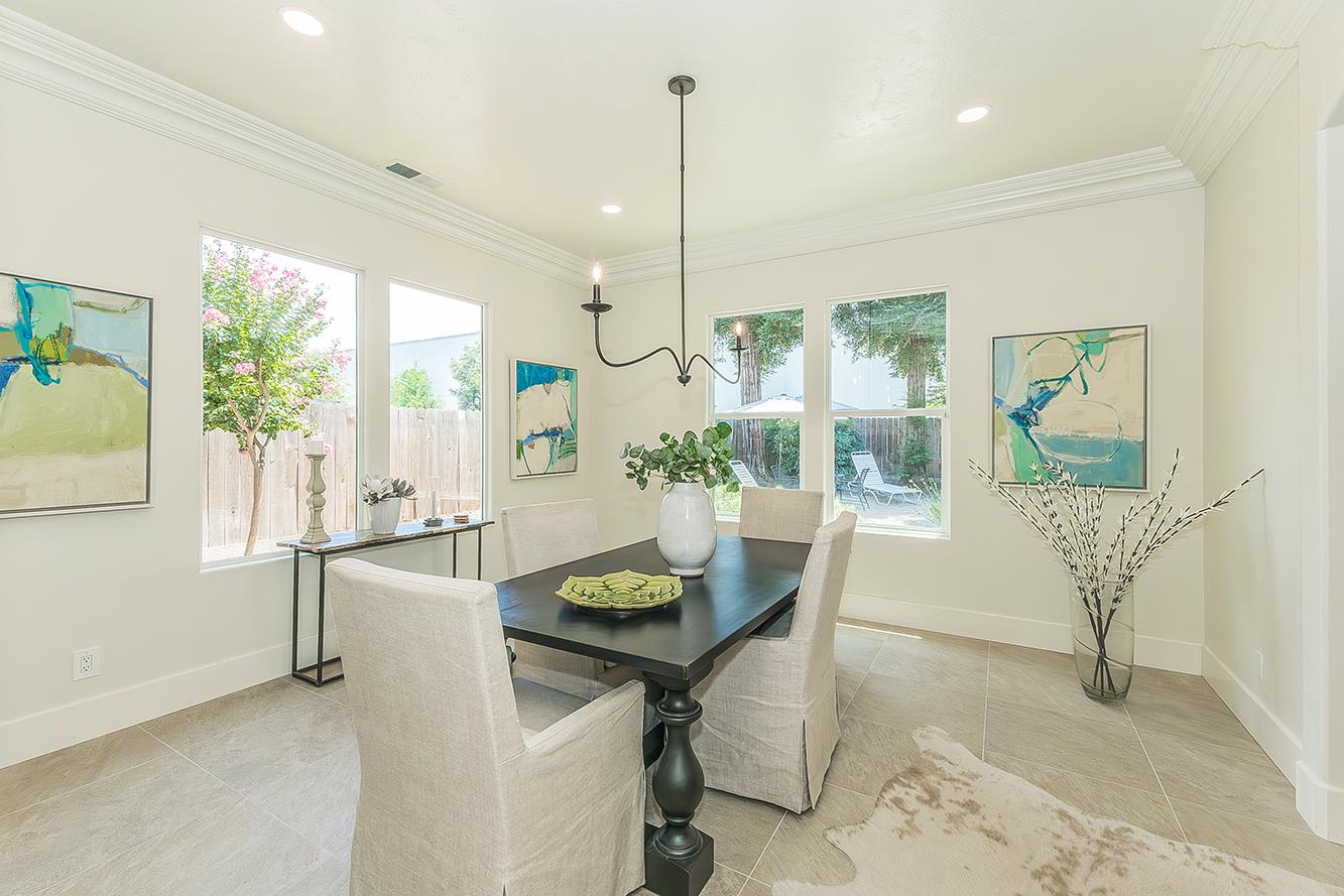 272 Omaha Ave, Clovis, CA 93619