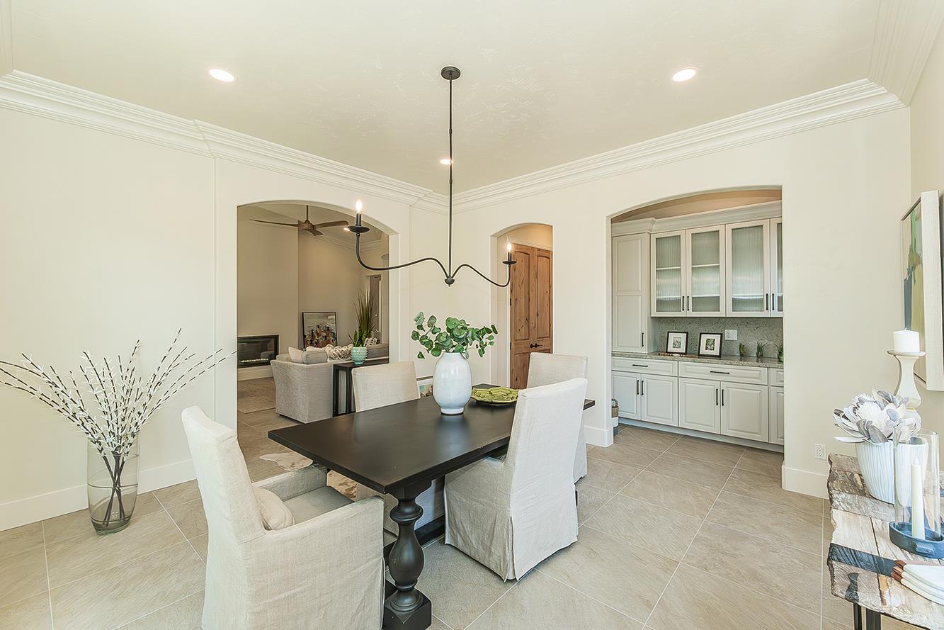 272 Omaha Ave, Clovis, CA 93619