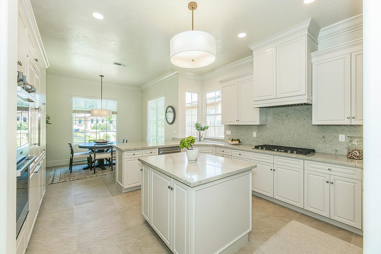 272 Omaha Ave, Clovis, CA 93619