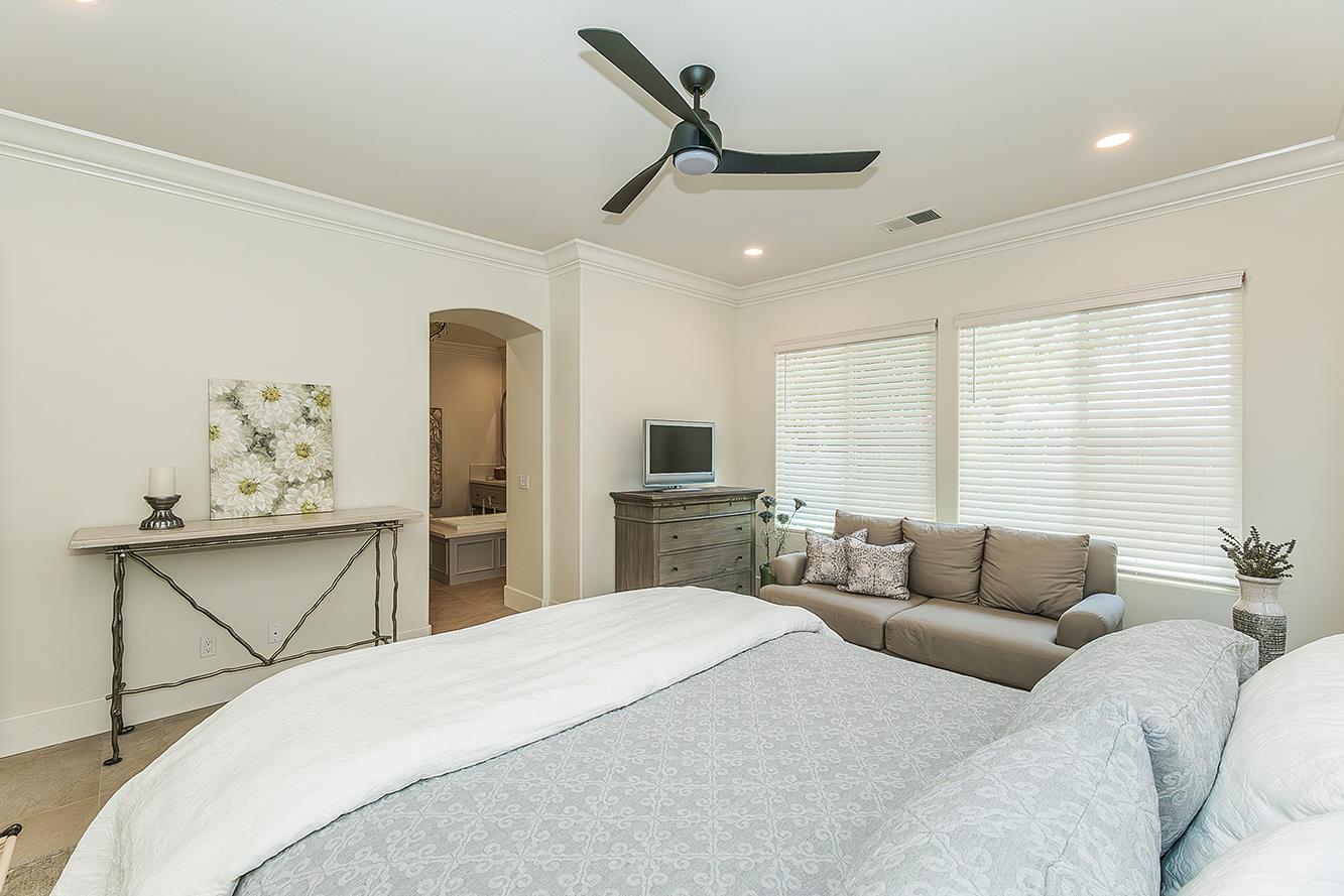 272 Omaha Ave, Clovis, CA 93619
