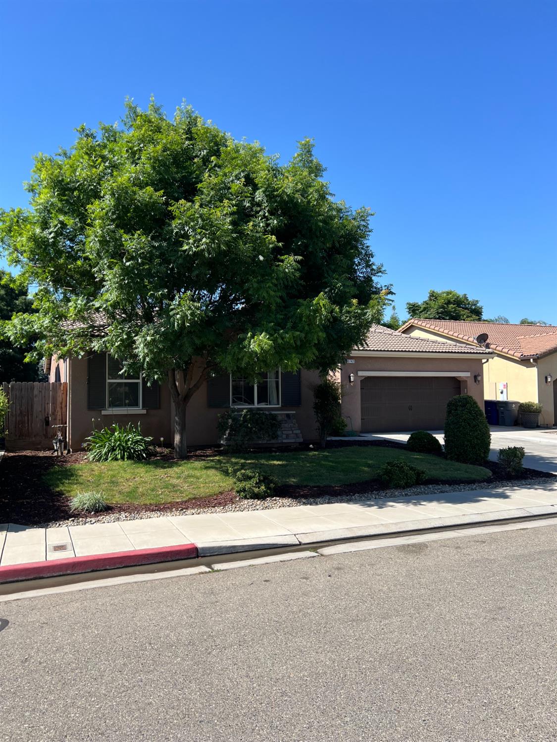 3742 Wrenwood Ave, Clovis, CA 93619