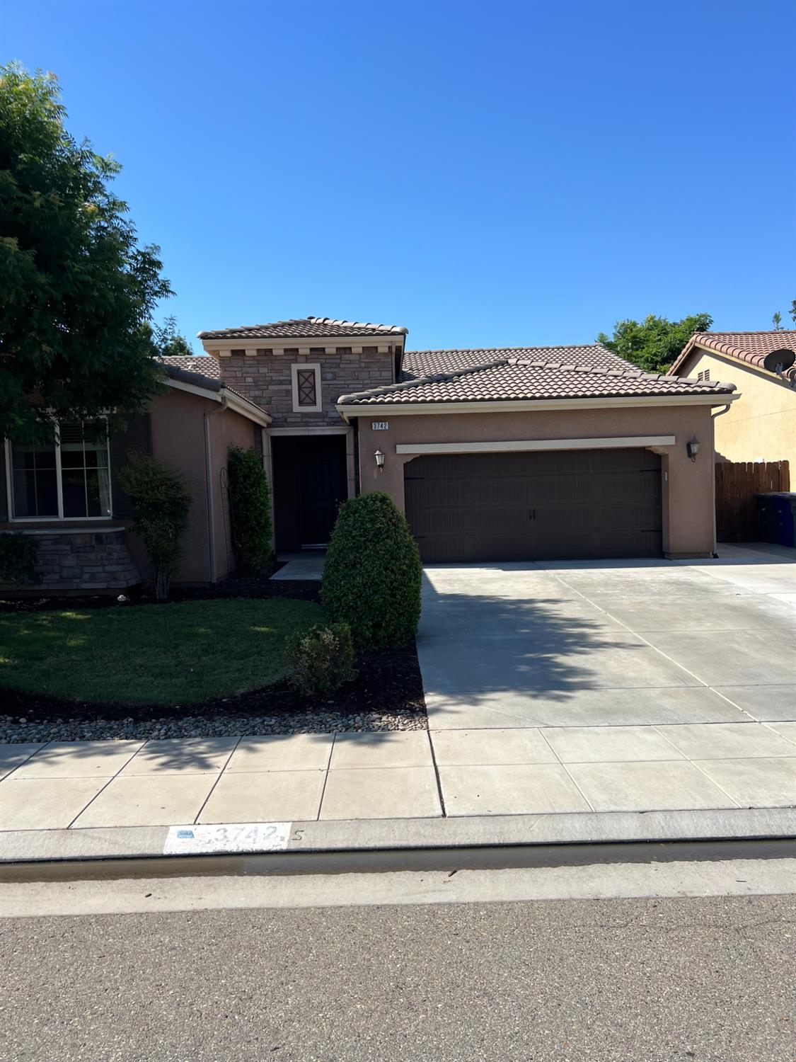 3742 Wrenwood Ave, Clovis, CA 93619