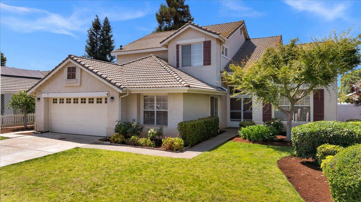 2162 Decatur Ave, Clovis, CA 93611