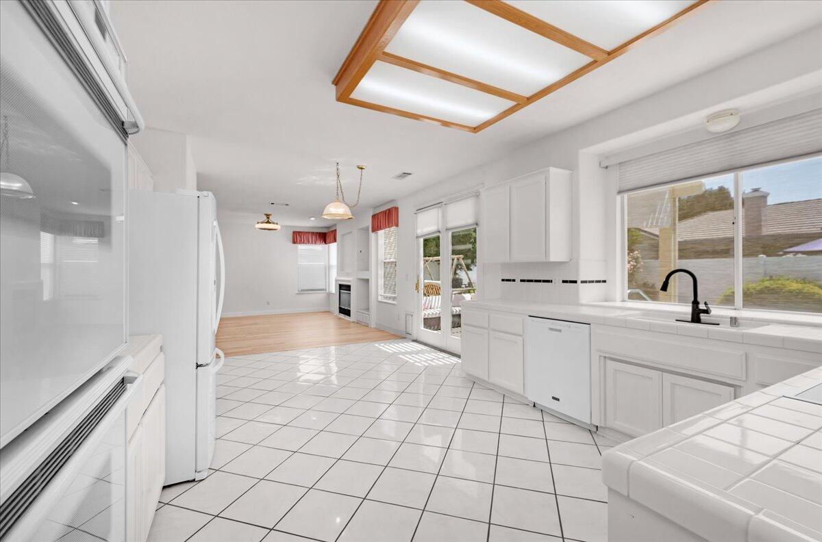 2162 Decatur Ave, Clovis, CA 93611
