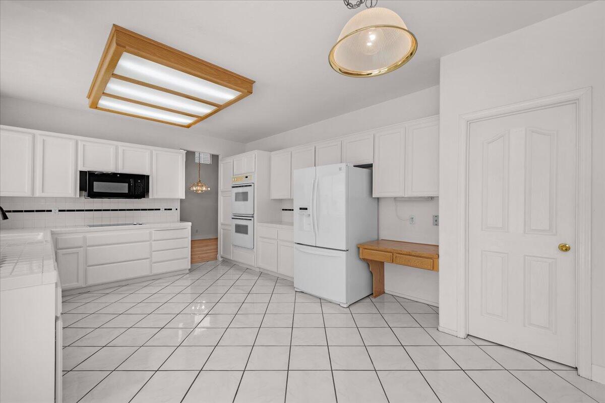 2162 Decatur Ave, Clovis, CA 93611