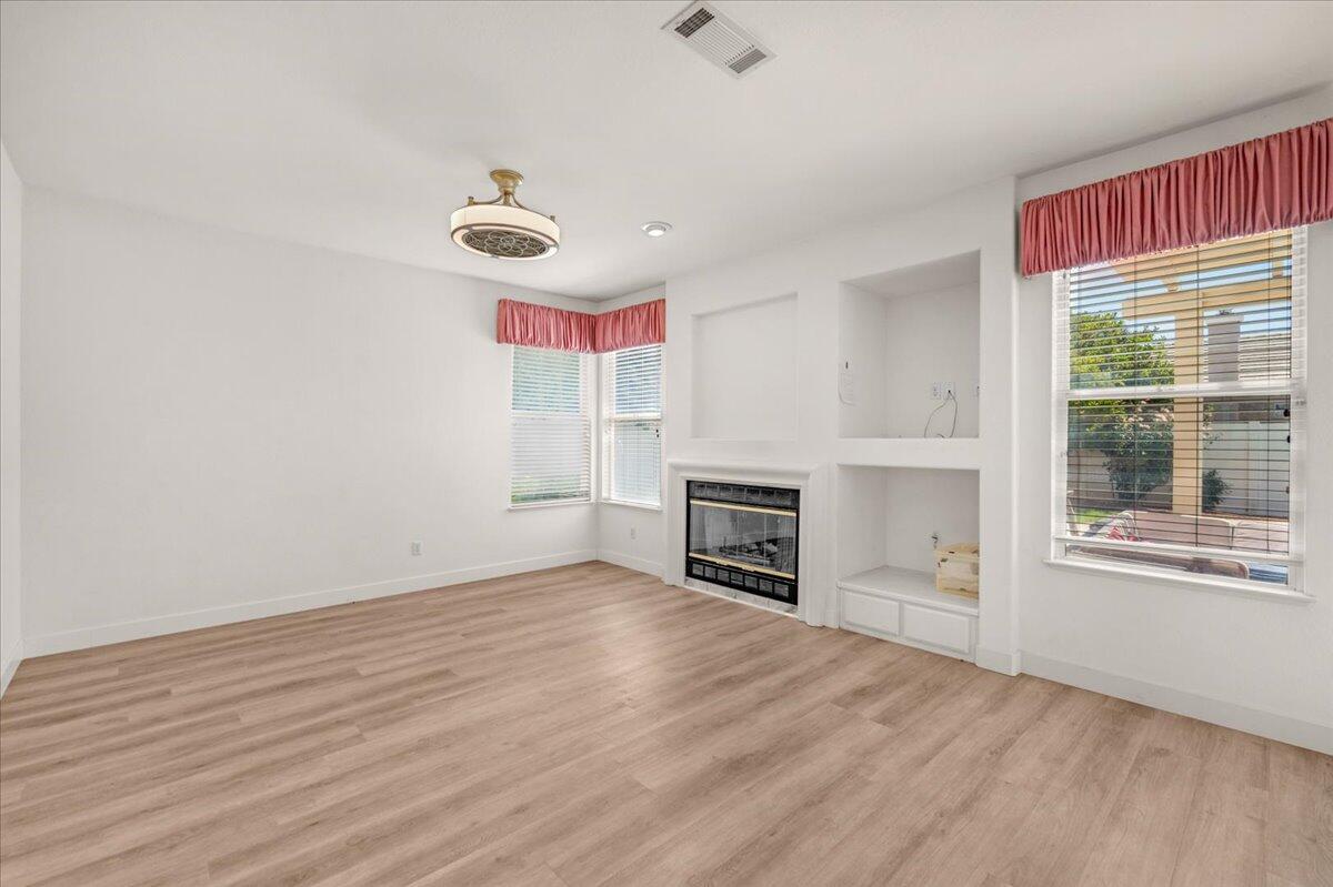 2162 Decatur Ave, Clovis, CA 93611