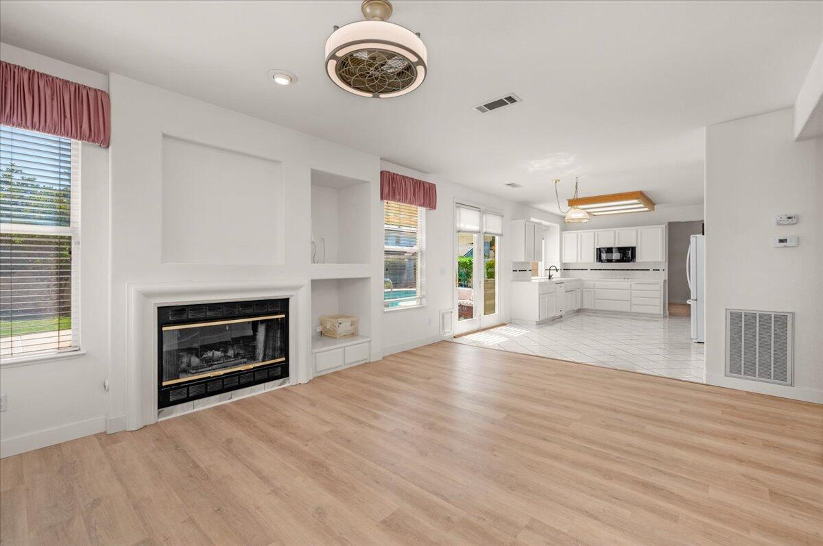 2162 Decatur Ave, Clovis, CA 93611