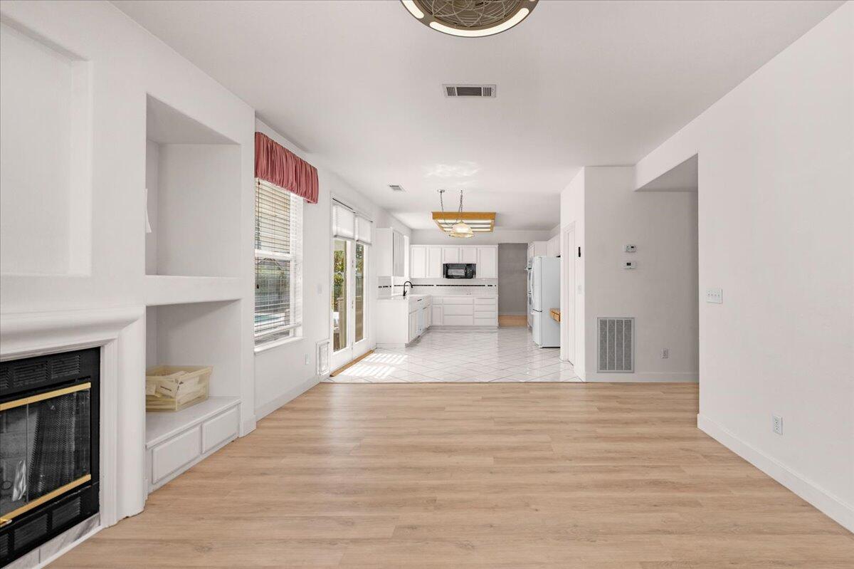 2162 Decatur Ave, Clovis, CA 93611