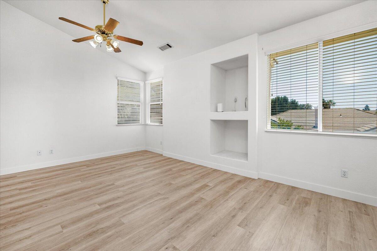 2162 Decatur Ave, Clovis, CA 93611