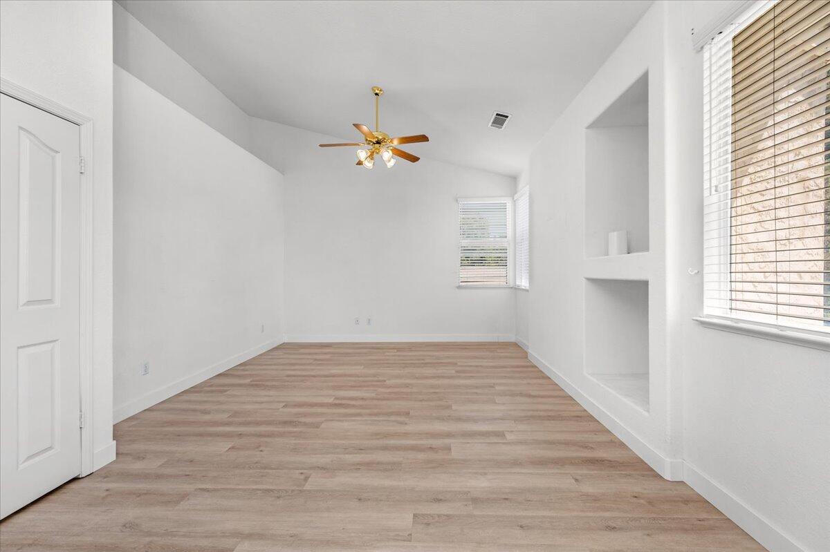 2162 Decatur Ave, Clovis, CA 93611