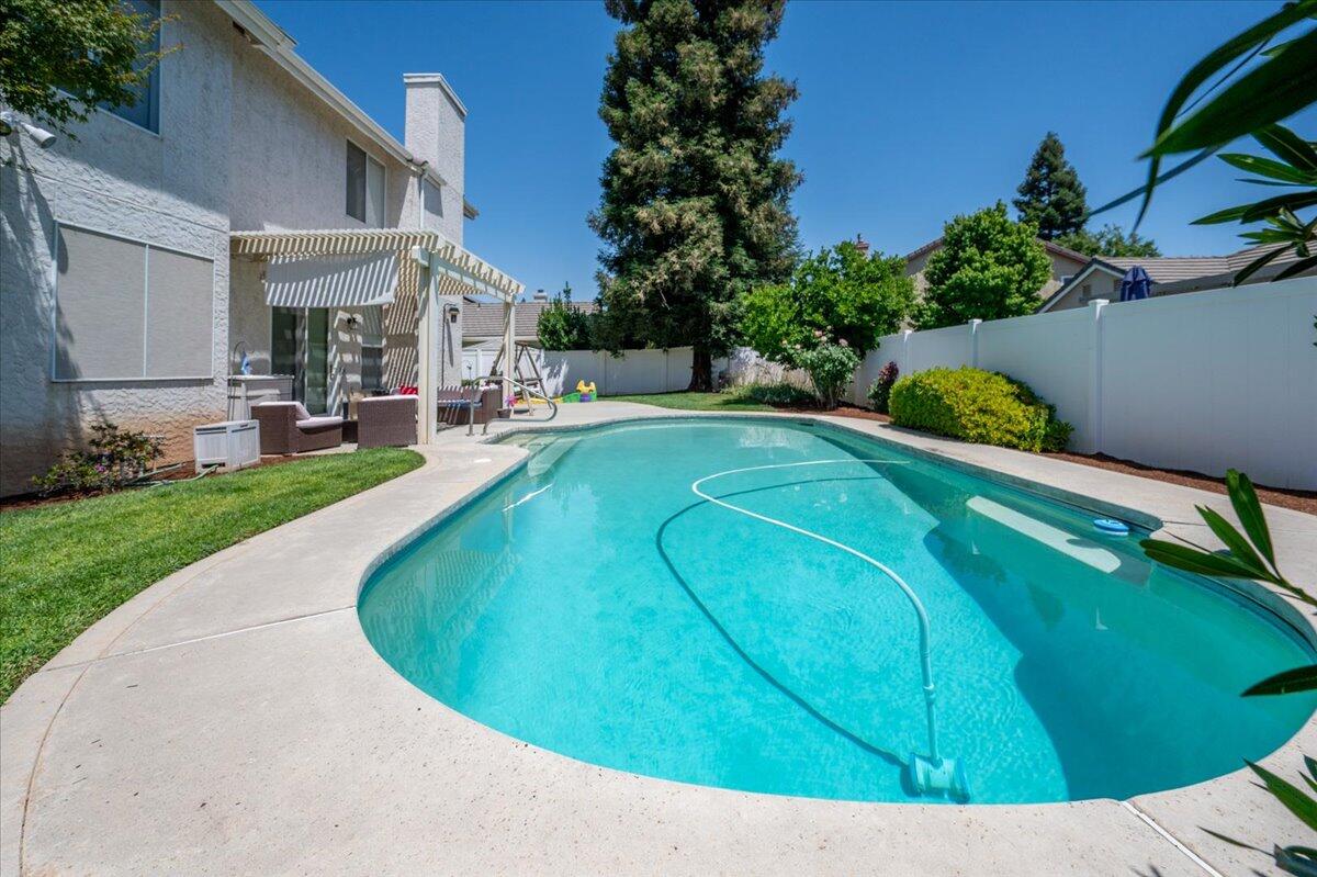 2162 Decatur Ave, Clovis, CA 93611