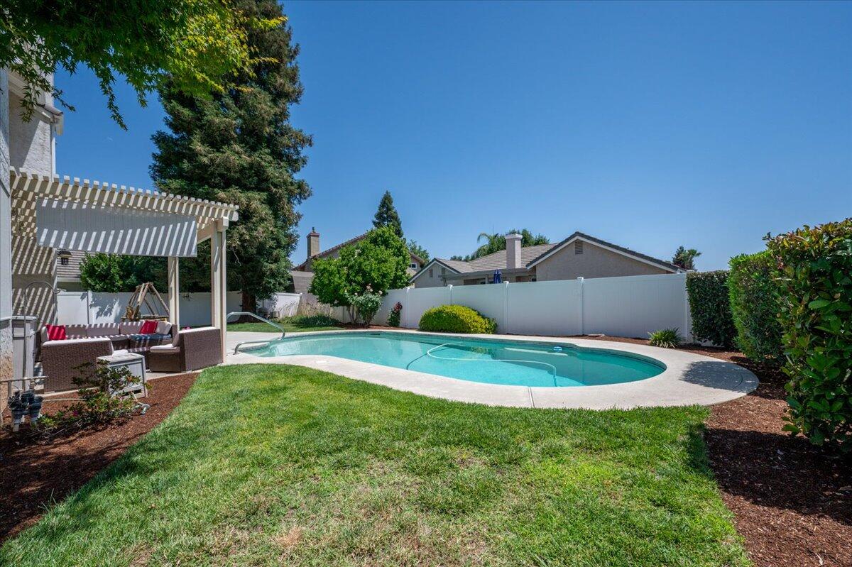 2162 Decatur Ave, Clovis, CA 93611