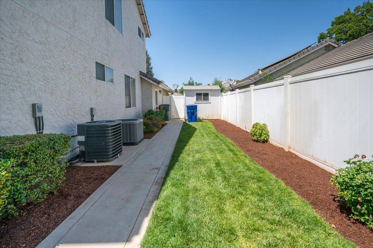 2162 Decatur Ave, Clovis, CA 93611