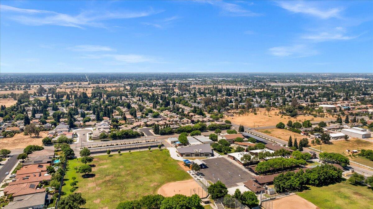 2162 Decatur Ave, Clovis, CA 93611