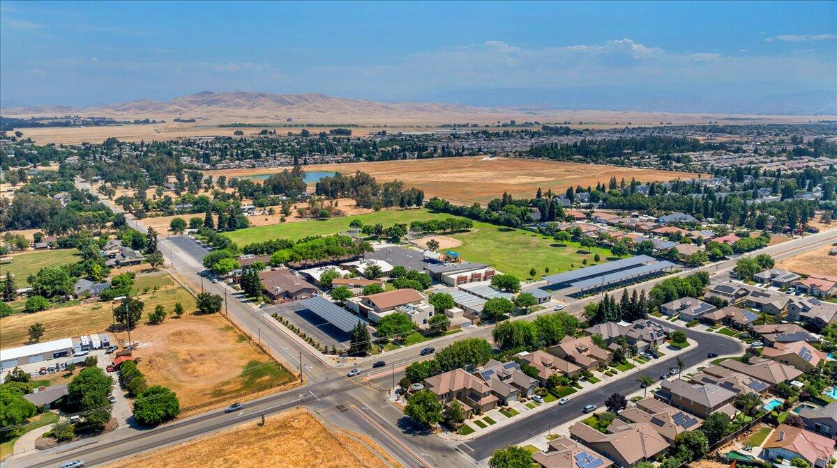 2162 Decatur Ave, Clovis, CA 93611