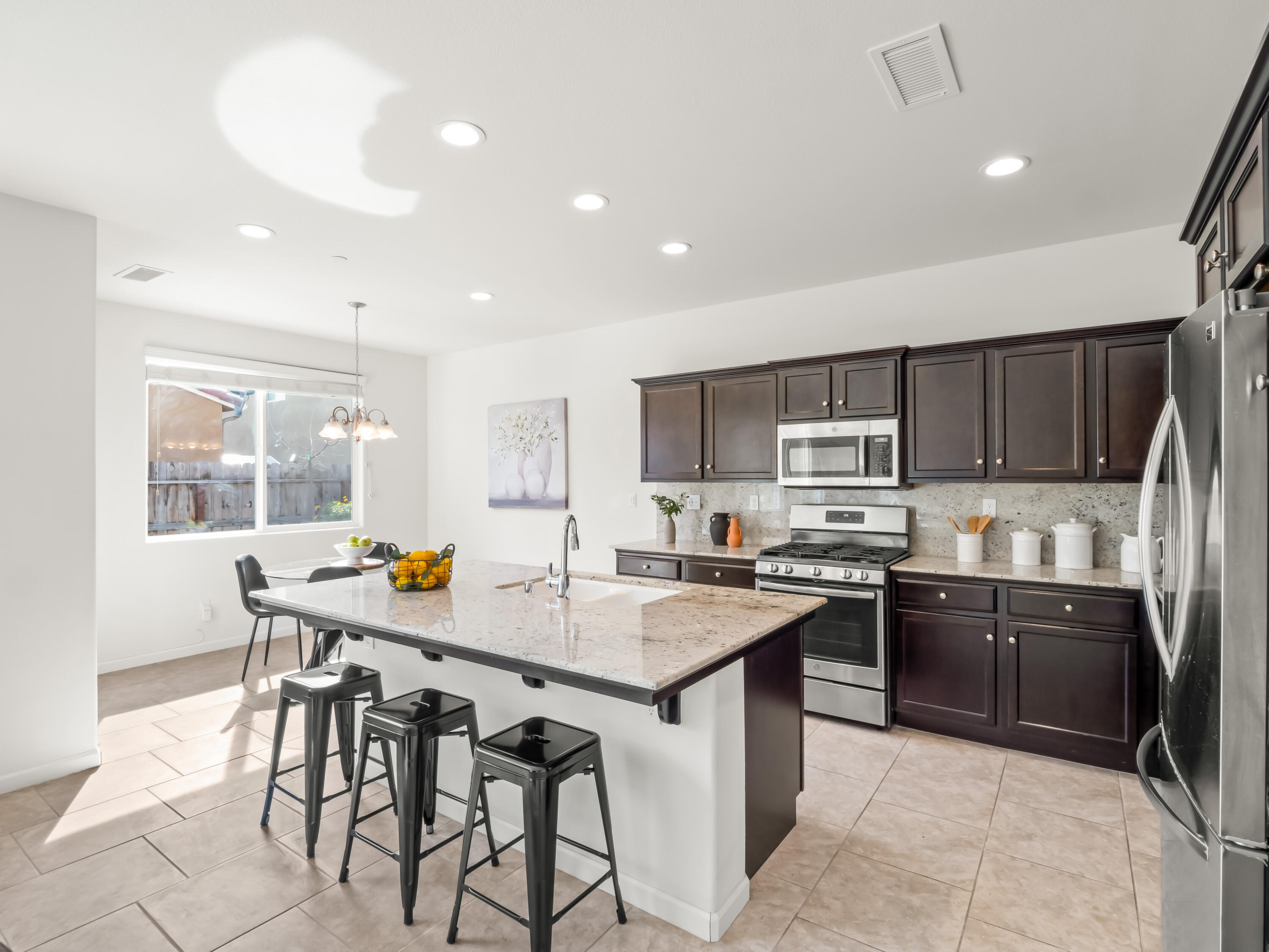 2318 Lombard Ln, Clovis, CA 93611