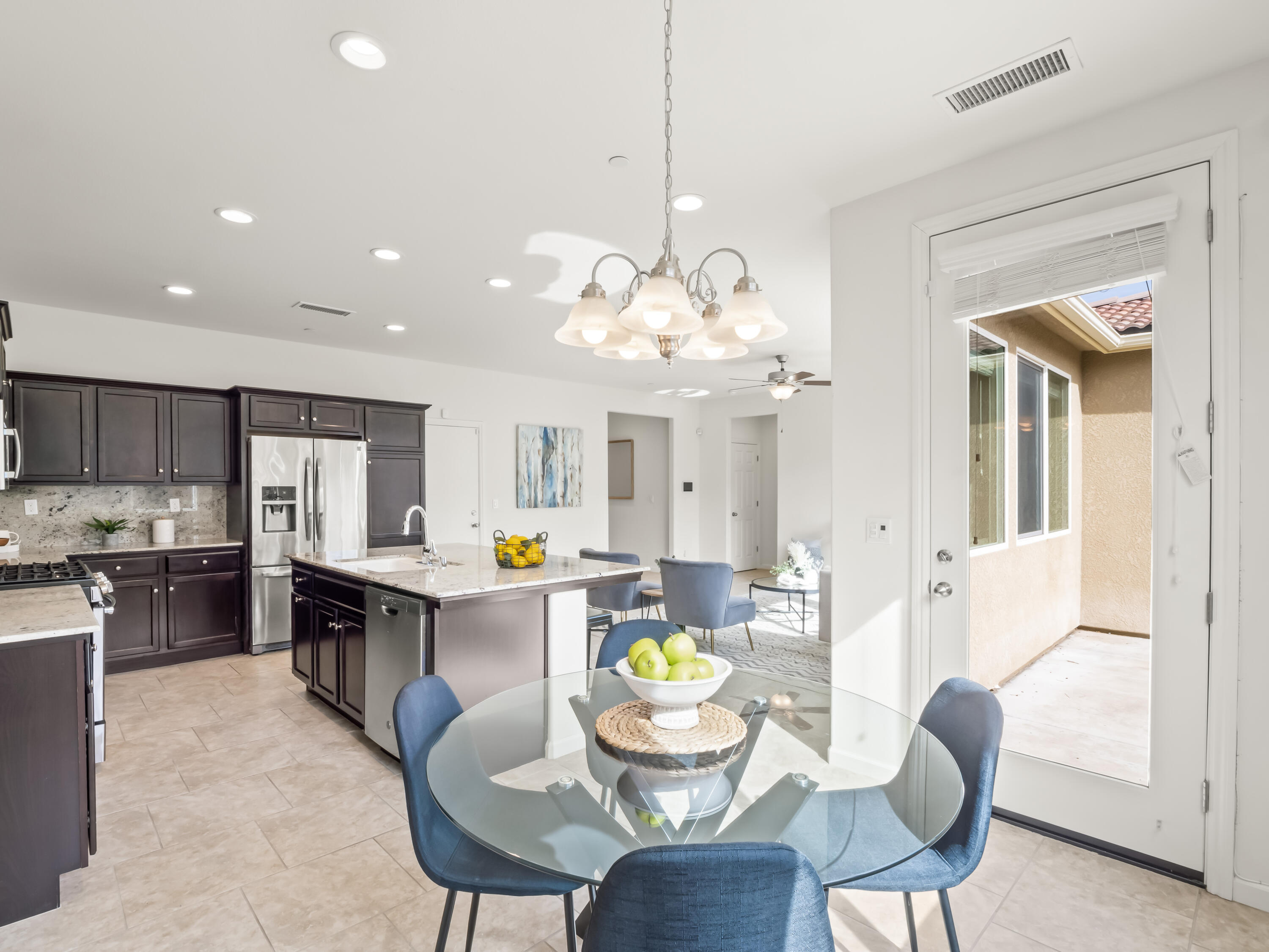 2318 Lombard Ln, Clovis, CA 93611