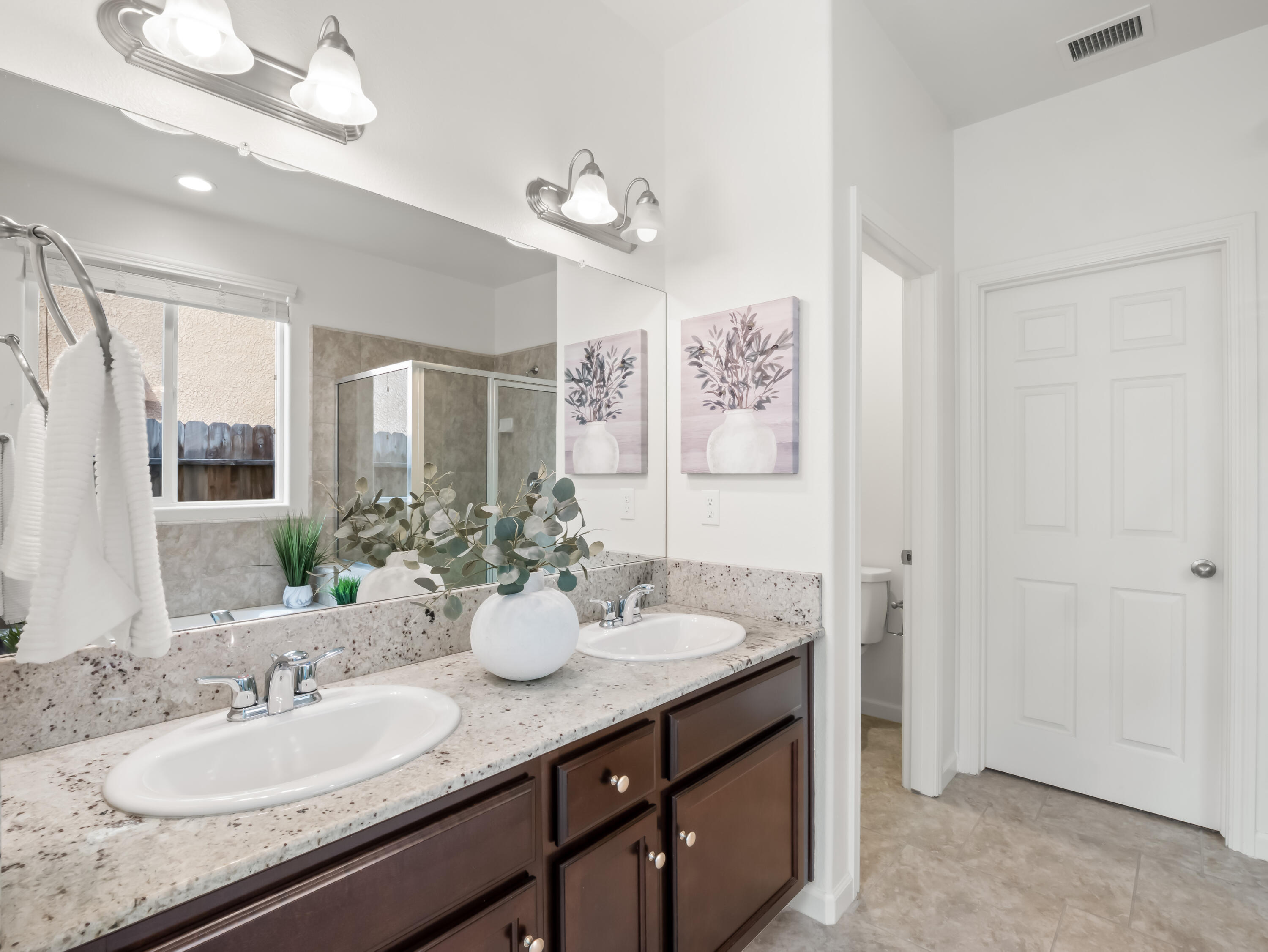 2318 Lombard Ln, Clovis, CA 93611