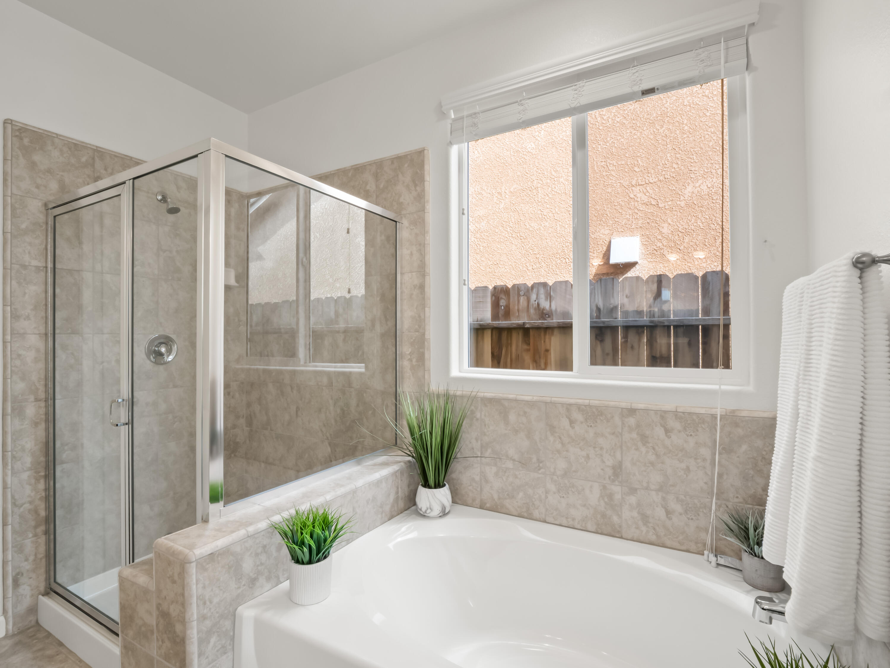 2318 Lombard Ln, Clovis, CA 93611