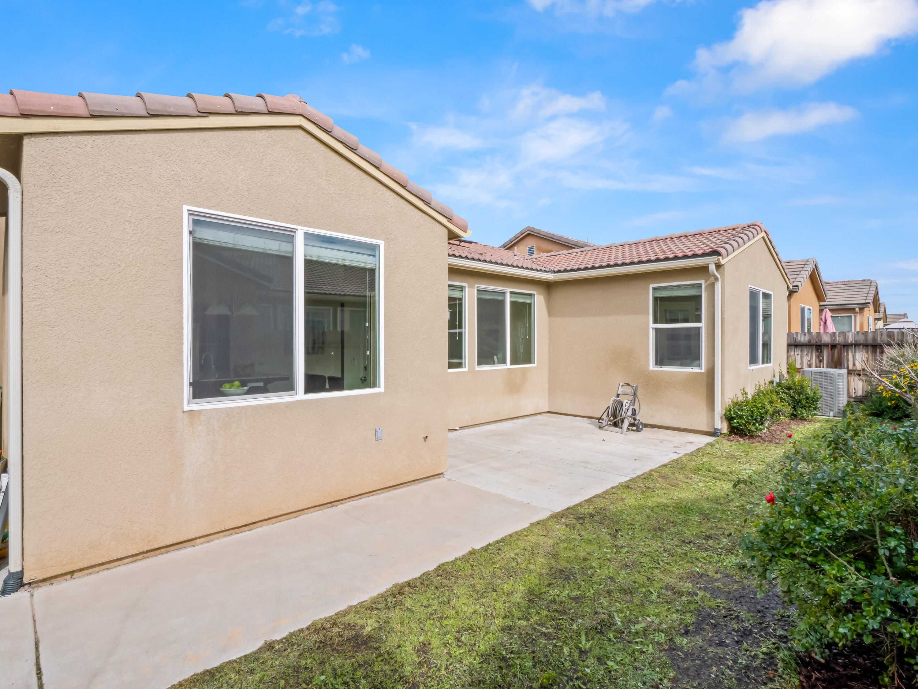 2318 Lombard Ln, Clovis, CA 93611