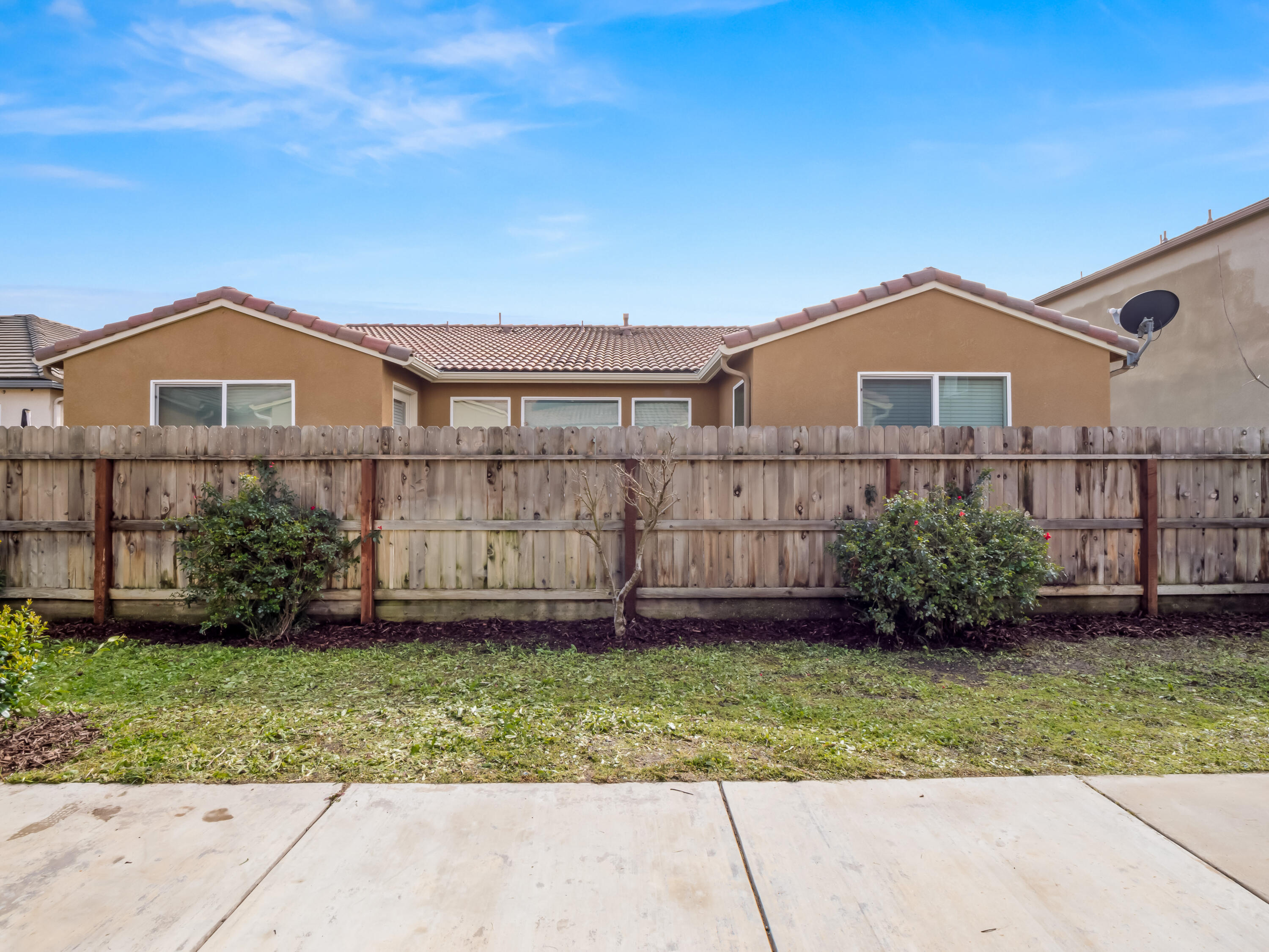 2318 Lombard Ln, Clovis, CA 93611